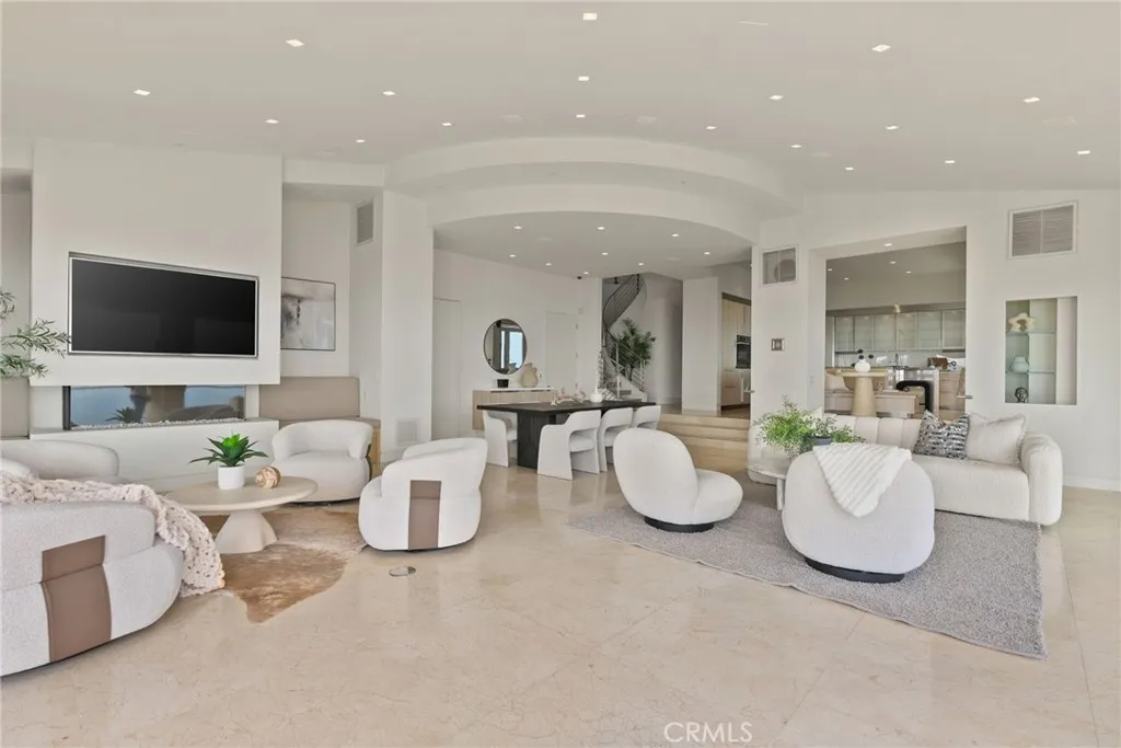 900 Gainsborough Drive, Laguna Beach, California 92651 home-pic-16