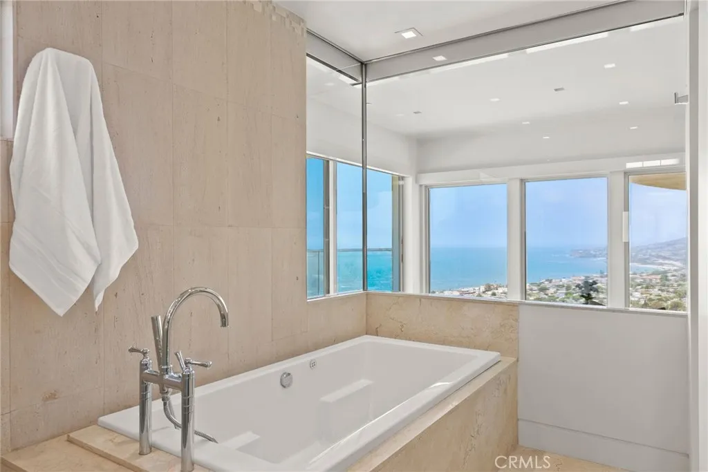 900 Gainsborough Drive, Laguna Beach, California 92651 home-pic-43