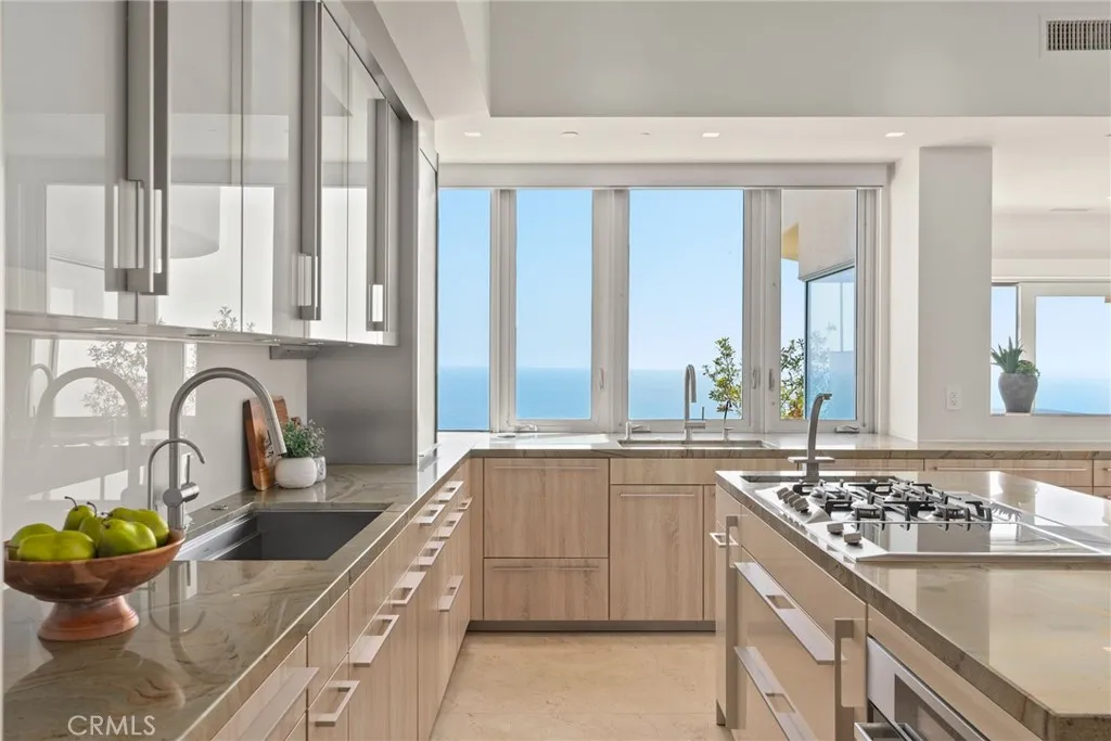 900 Gainsborough Drive, Laguna Beach, California 92651 home-pic-24
