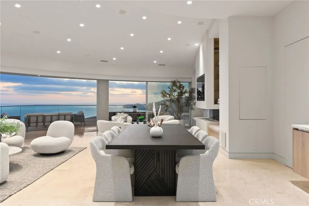 900 Gainsborough Drive, Laguna Beach, California 92651 home-pic-17