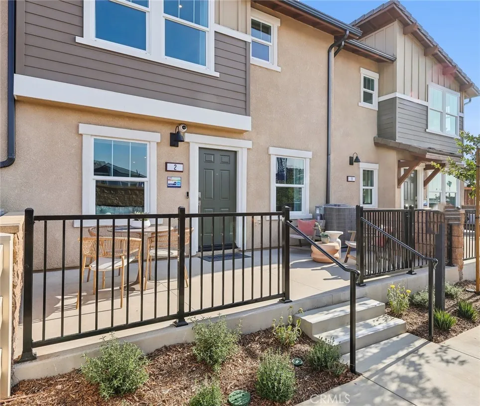 15525 April Dawn Way 3, Fontana, California 92336 home-pic-1