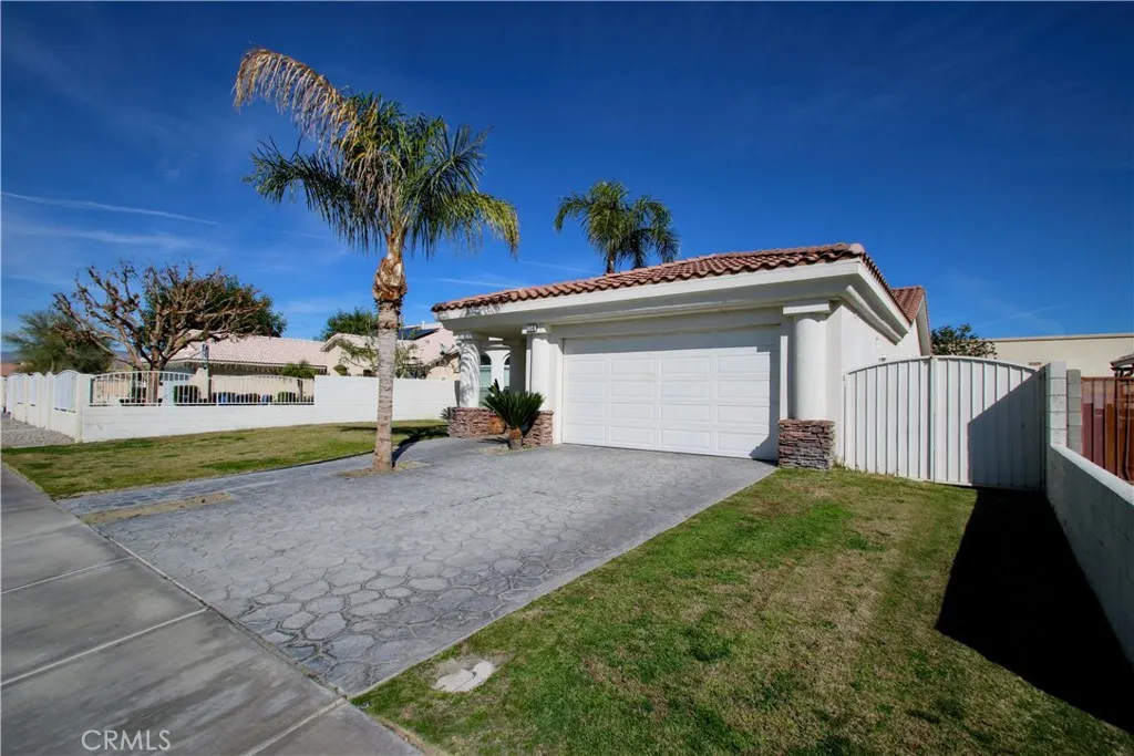 31540 Avenida Del Padre, Cathedral City, California 92234 home-pic-3