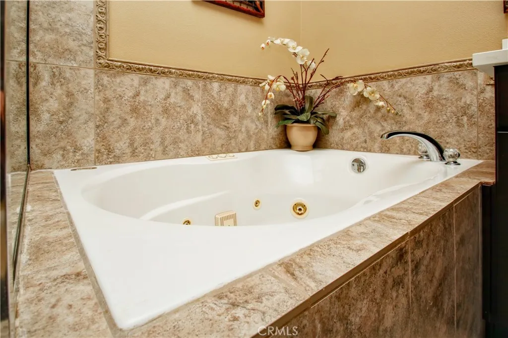 31540 Avenida Del Padre, Cathedral City, California 92234 home-pic-29