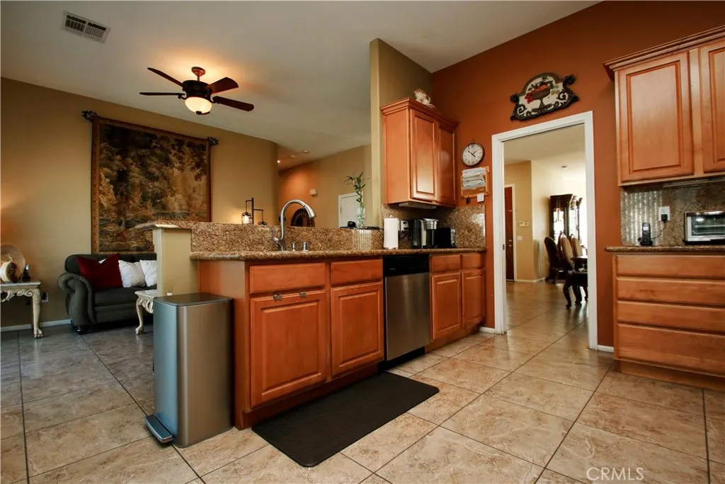 31540 Avenida Del Padre, Cathedral City, California 92234 home-pic-18