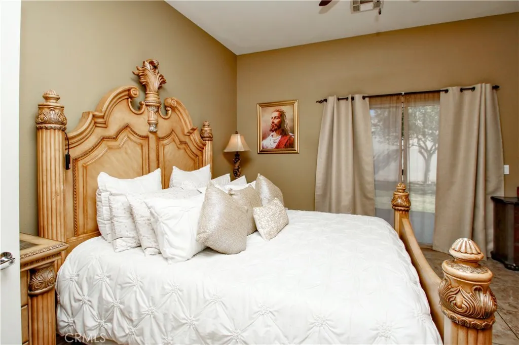31540 Avenida Del Padre, Cathedral City, California 92234 home-pic-24
