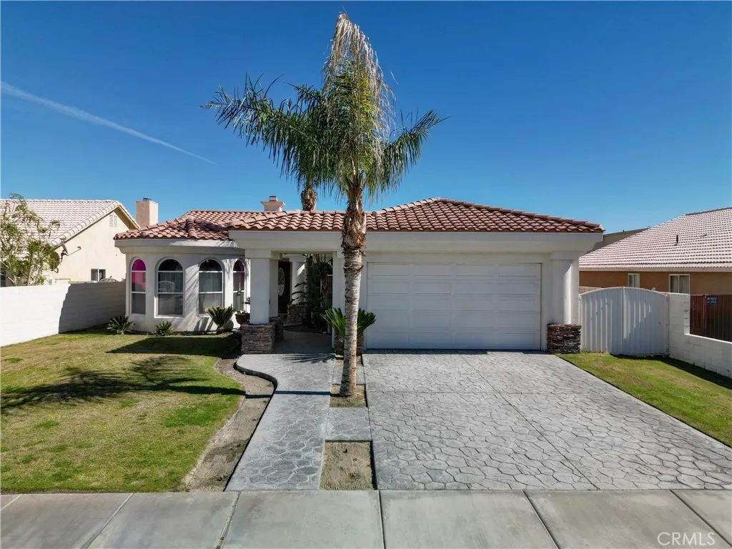 31540 Avenida Del Padre, Cathedral City, California 92234 home-pic-2