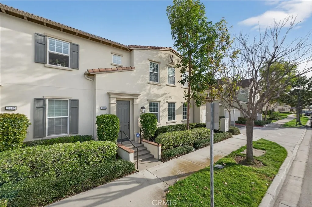 15204 Cambridge Street, Tustin, California 92782 home-pic-1