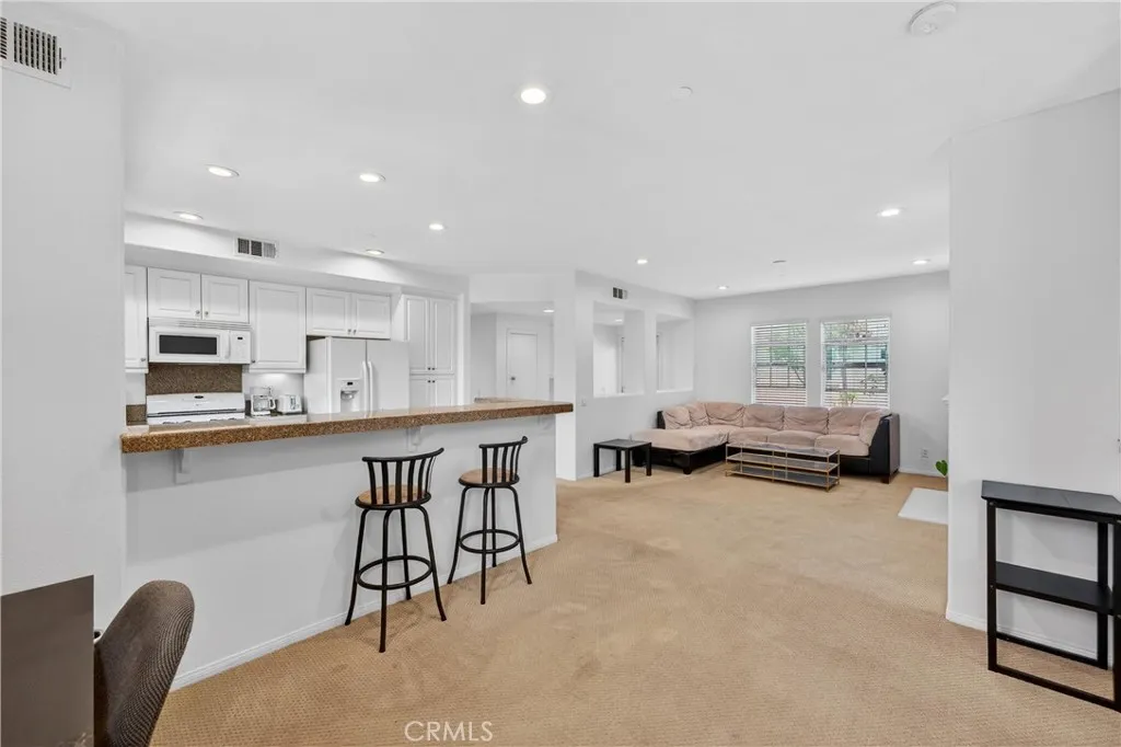 15204 Cambridge Street, Tustin, California 92782 home-pic-4