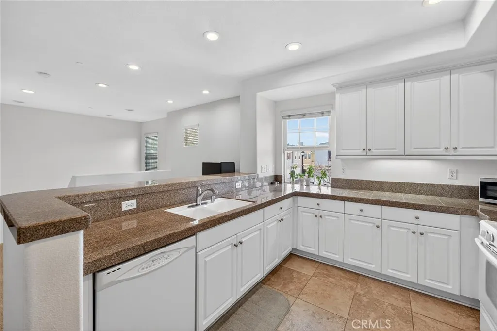15204 Cambridge Street, Tustin, California 92782 home-pic-6