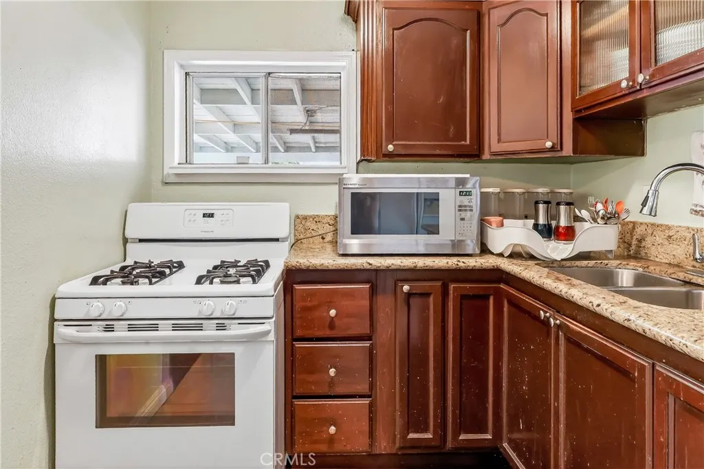 835 E Nocta, Ontario, California 91764 home-pic-15