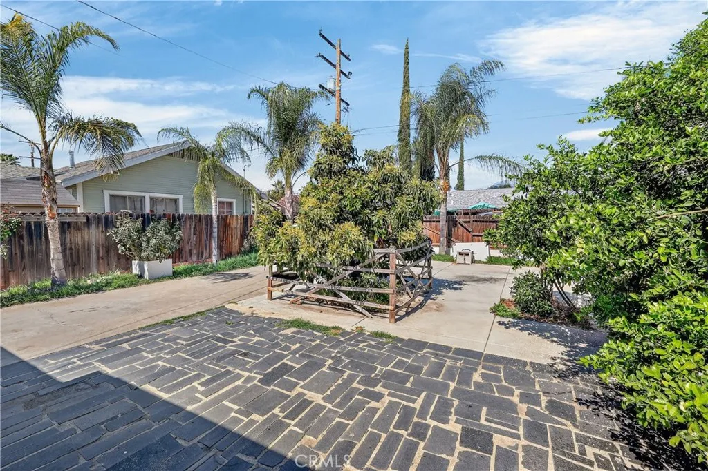 835 E Nocta, Ontario, California 91764 home-pic-20