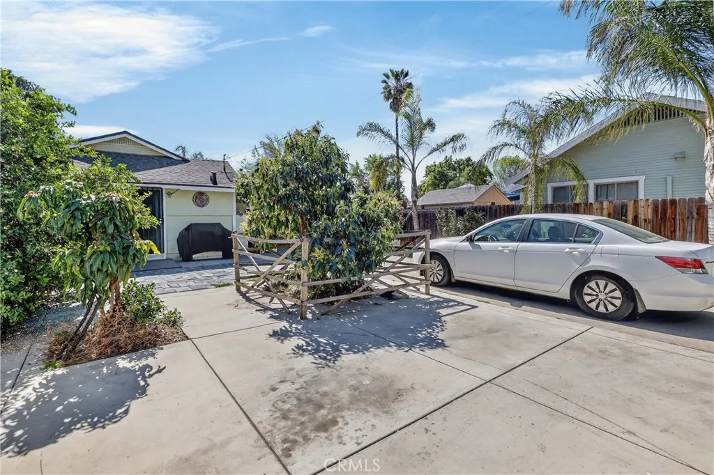 835 E Nocta, Ontario, California 91764 home-pic-26
