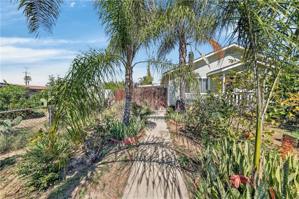 835 E Nocta, Ontario, California 91764 home-pic-2