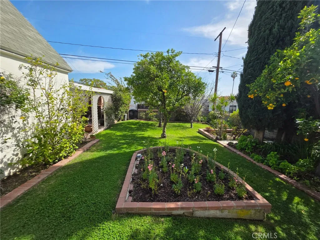 1042 E Tujunga 1, Burbank, California 91501 home-pic-24