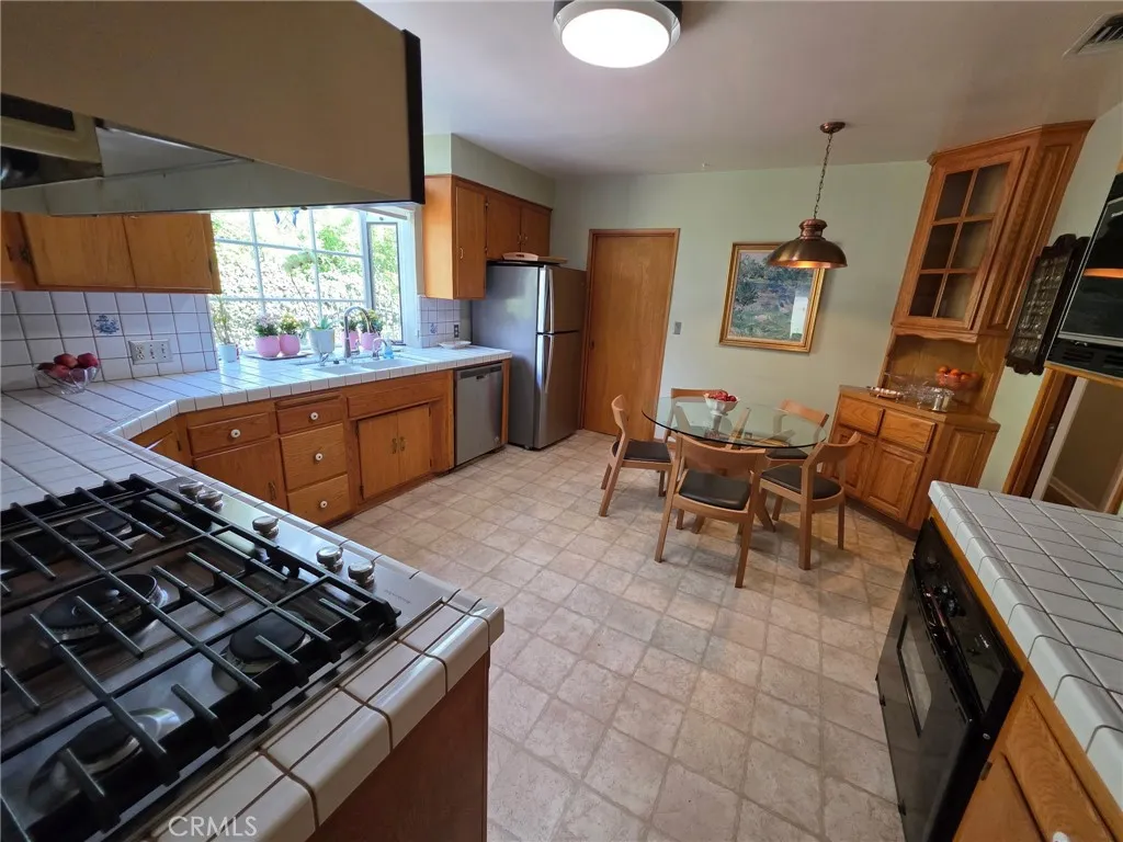 1042 E Tujunga 1, Burbank, California 91501 home-pic-10