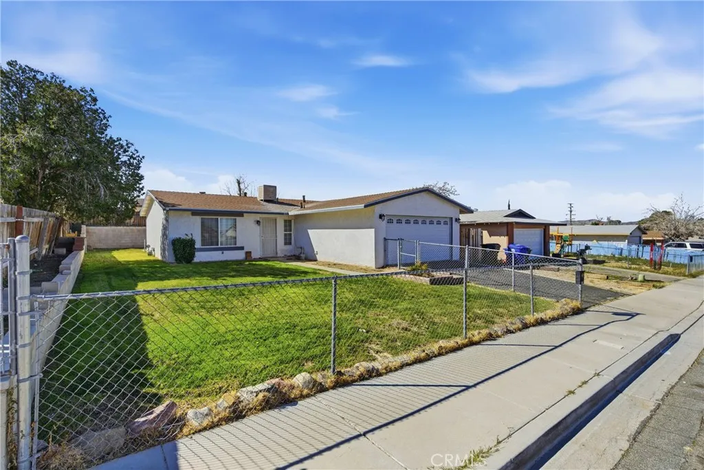 2024 Rushmore Drive, Barstow, California 92311 home-pic-2