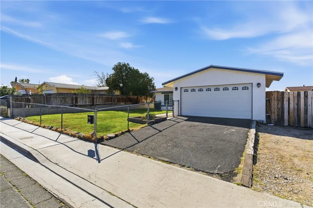 2024 Rushmore Drive, Barstow, California 92311 home-pic-3