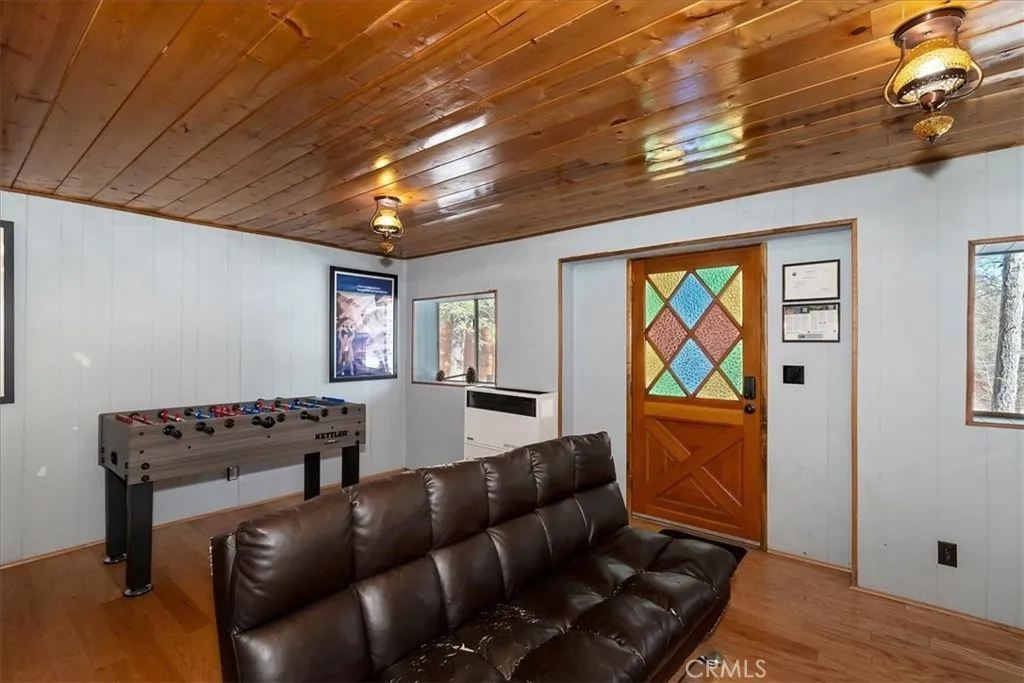 1370 Primrose Court, Big Bear Lake, California 92315 home-pic-12