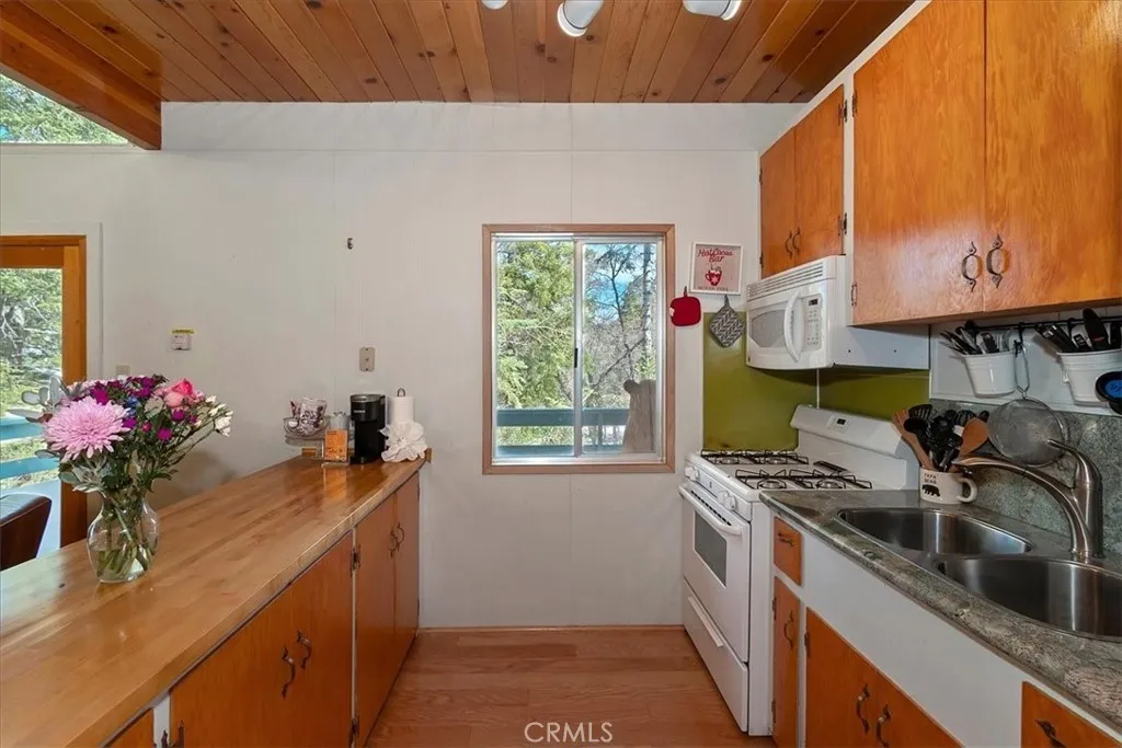 1370 Primrose Court, Big Bear Lake, California 92315 home-pic-9