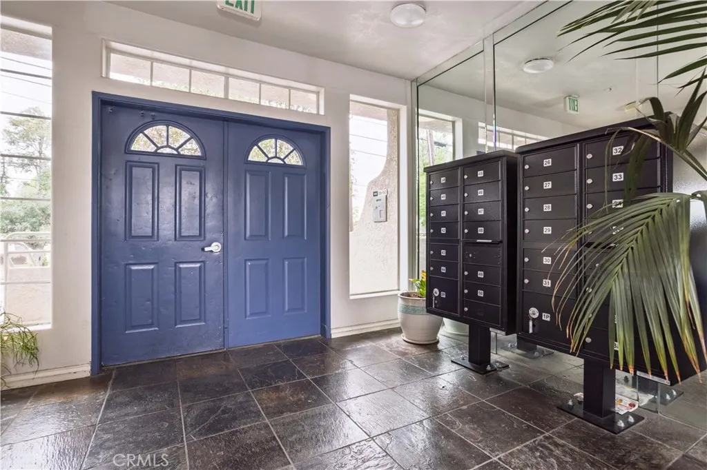 18347 Saticoy Street 35, Reseda, California 91335 home-pic-29