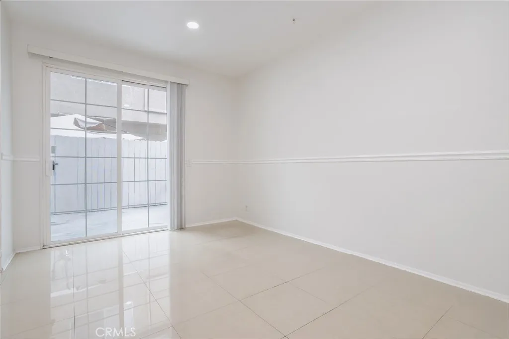 18347 Saticoy Street 35, Reseda, California 91335 home-pic-8