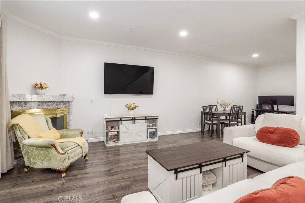 18347 Saticoy Street 35, Reseda, California 91335 home-pic-1