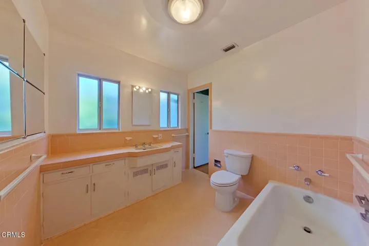 10 Bathroom 1 (3)