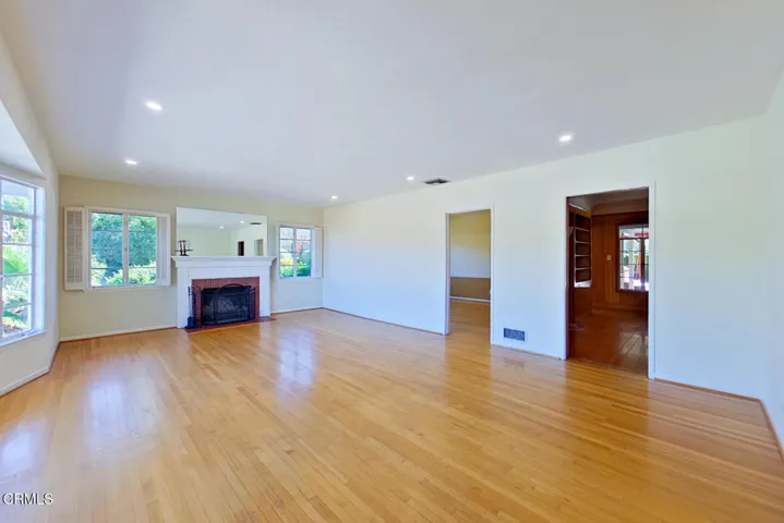 03 Living Room (2)