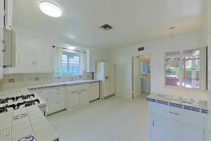 05 Kitchen (1)