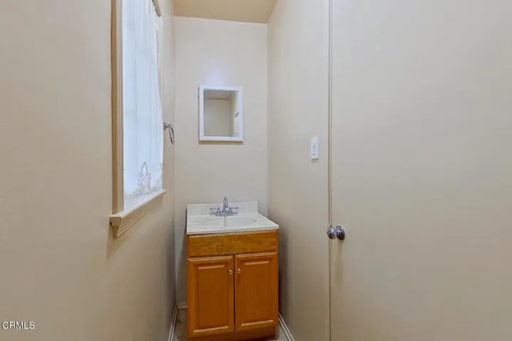 08 Bathroom 2 (2)