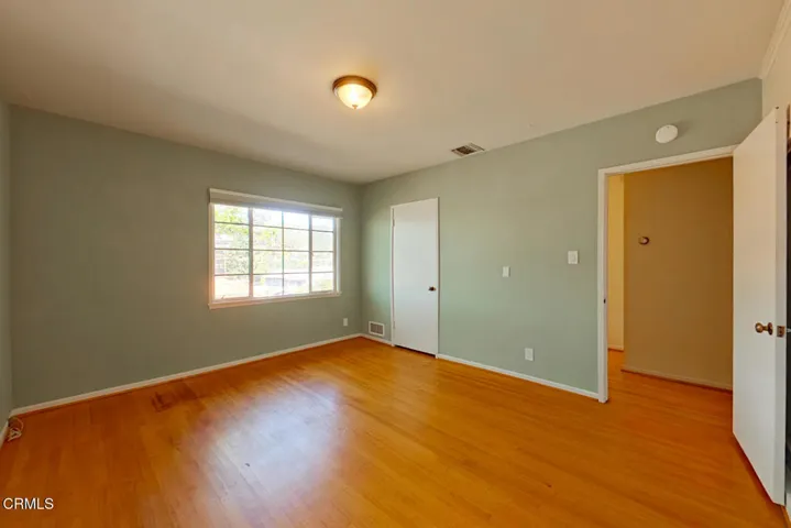 09 Bedroom 1 (4)