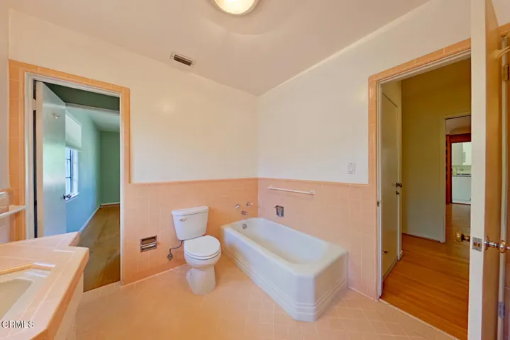10 Bathroom 1 (2)