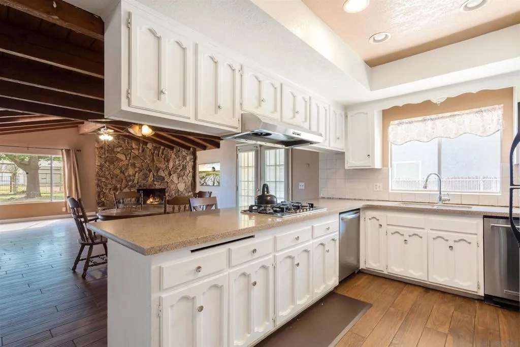 2910 Shadow Canyon Circle, Norco, California 92860 home-pic-11