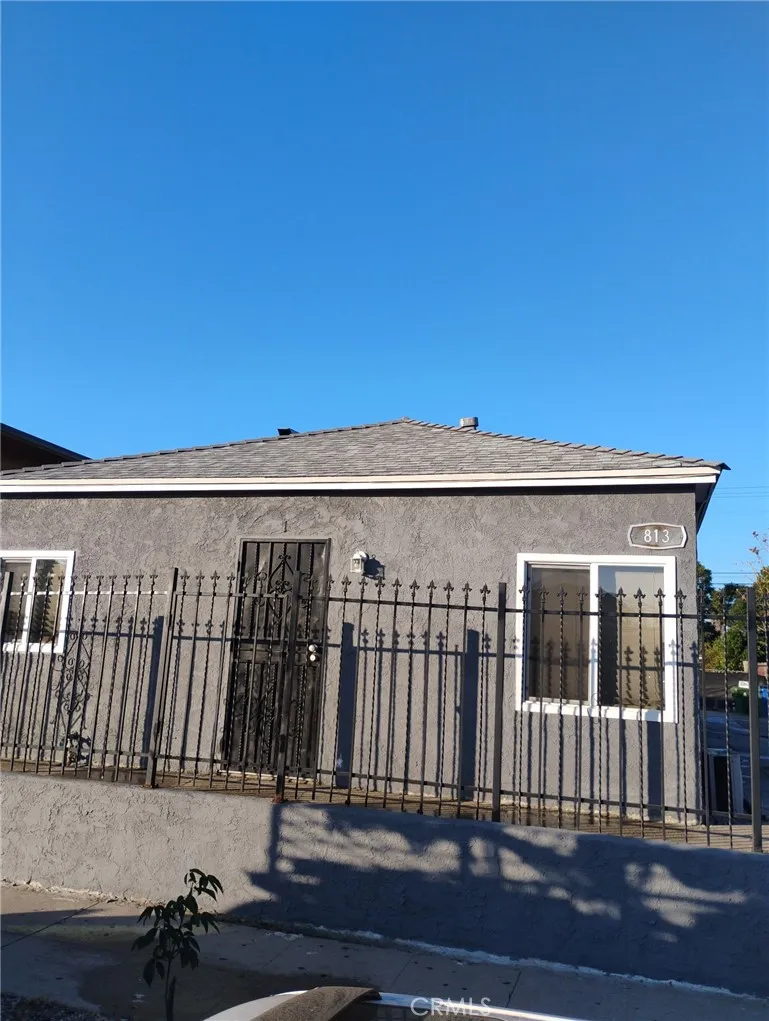 813 E Imperial, Los Angeles, California 90059 home-pic-2