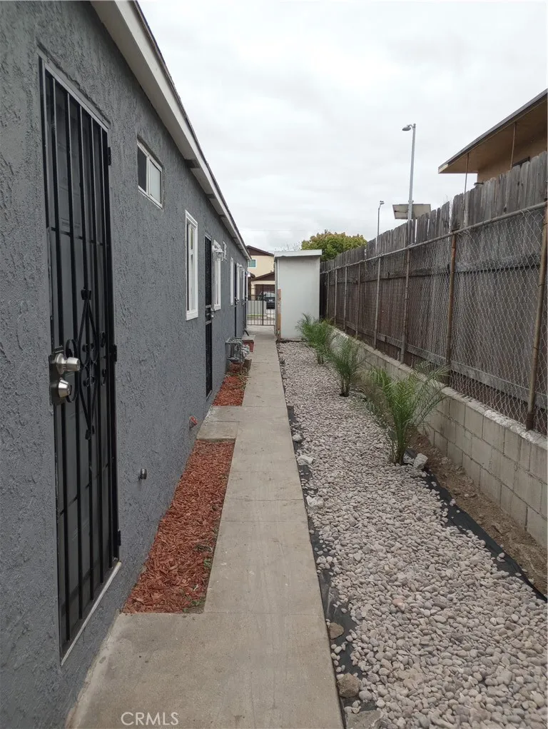 813 E Imperial, Los Angeles, California 90059 home-pic-6