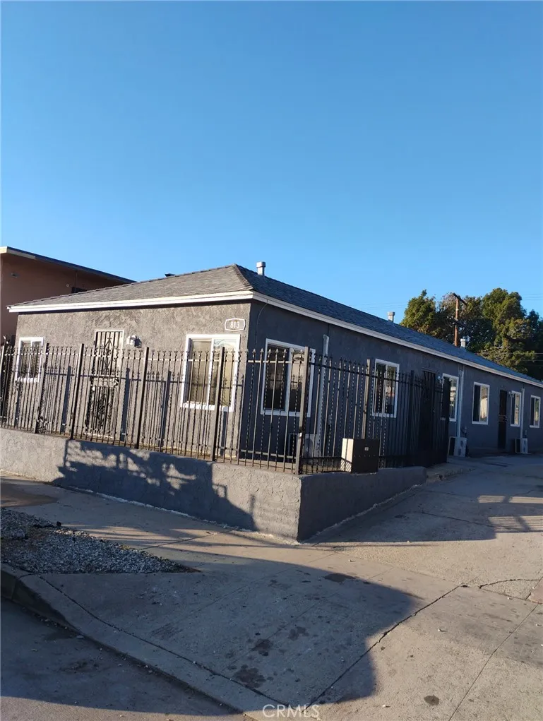 813 E Imperial, Los Angeles, California 90059 home-pic-1