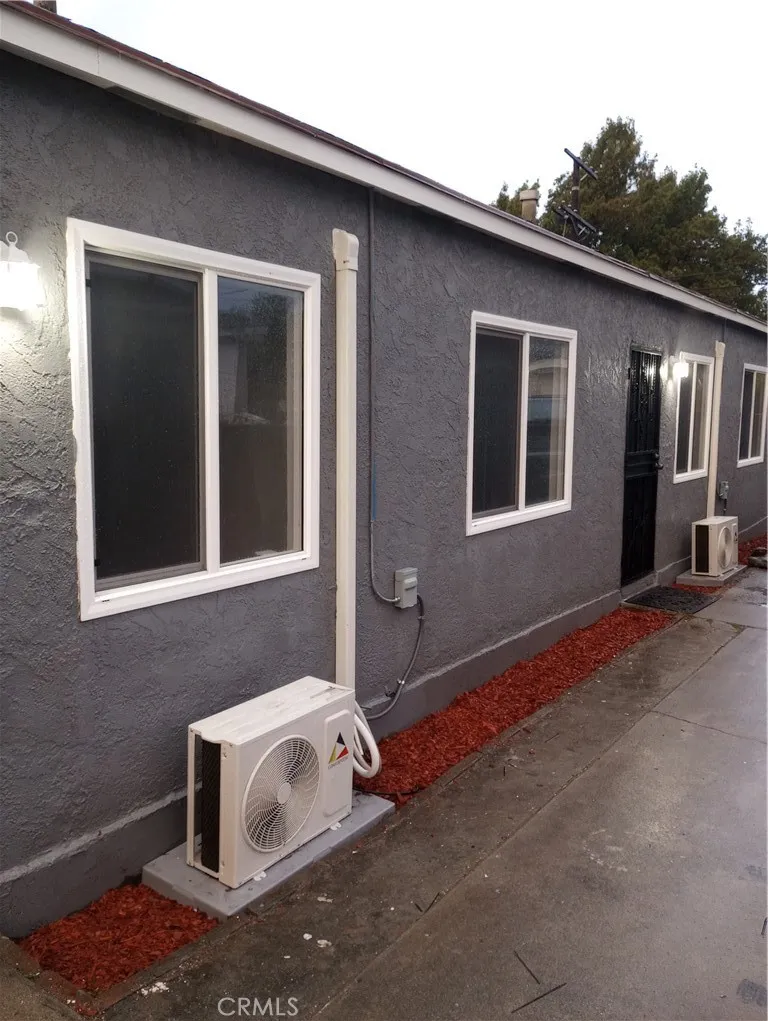 813 E Imperial, Los Angeles, California 90059 home-pic-4