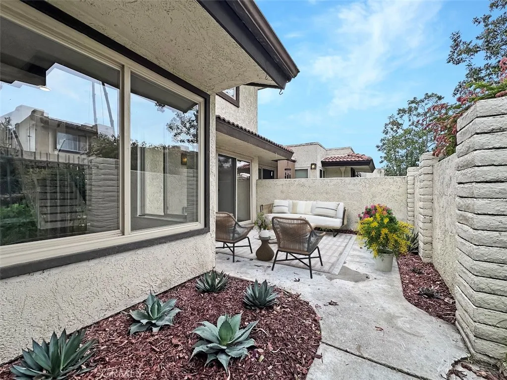9948 Del Rio, Cypress, California 90630 home-pic-24
