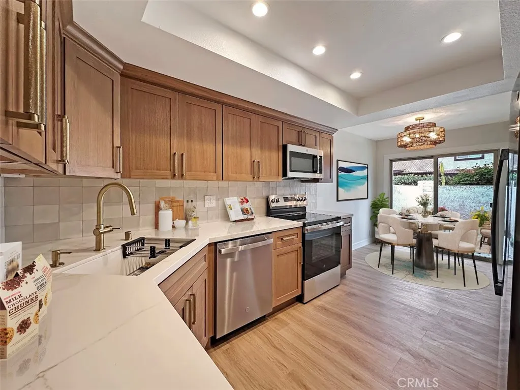 9948 Del Rio, Cypress, California 90630 home-pic-2