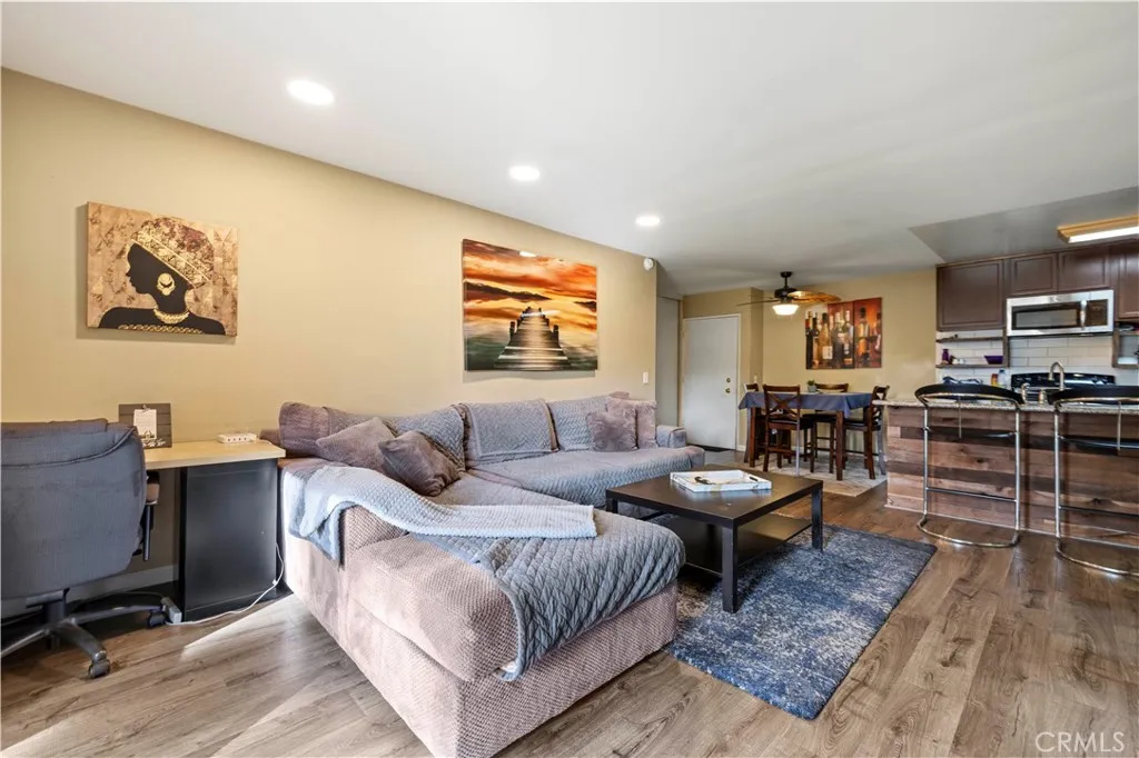 23515 Lyons Avenue 277, Valencia, California 91355 home-pic-2