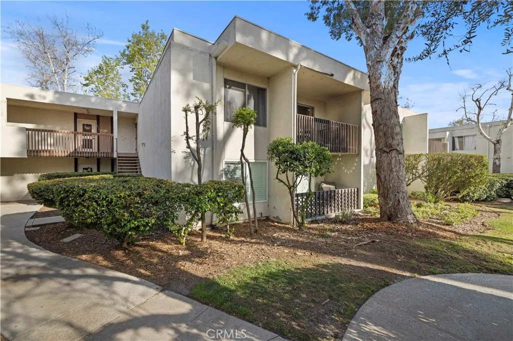 23515 Lyons Avenue 277, Valencia, California 91355 home-pic-1