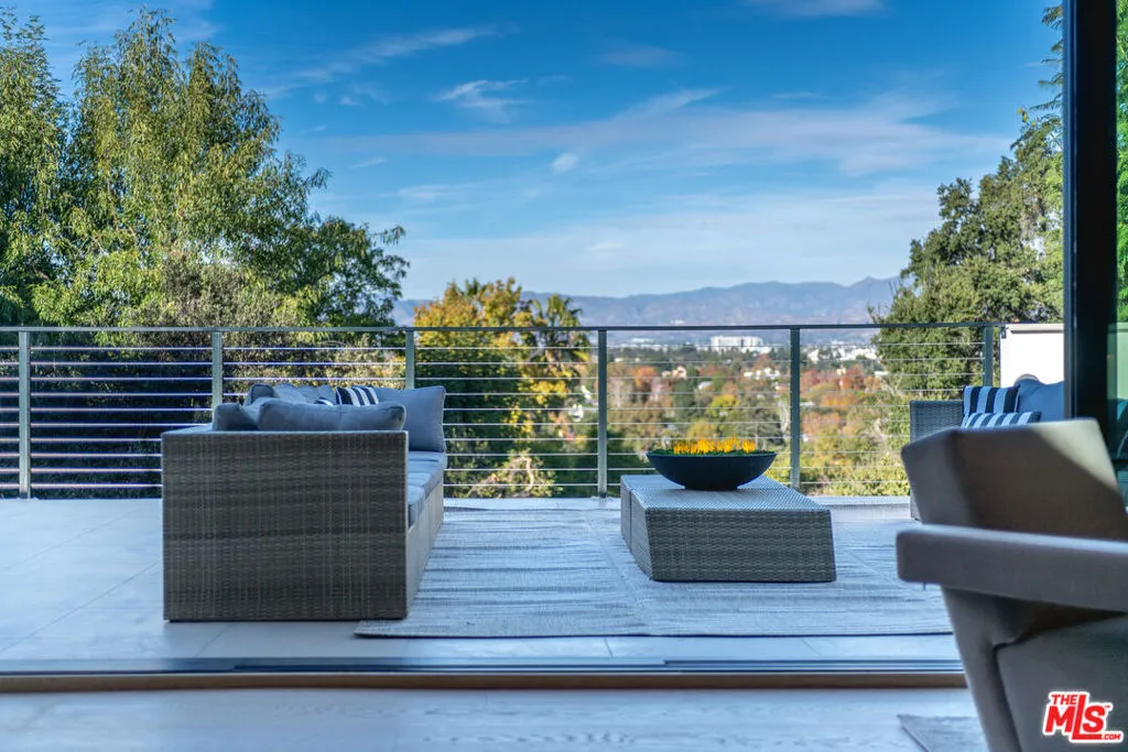 11583 Sunshine Terrace, Studio City, California 91604 home-pic-10