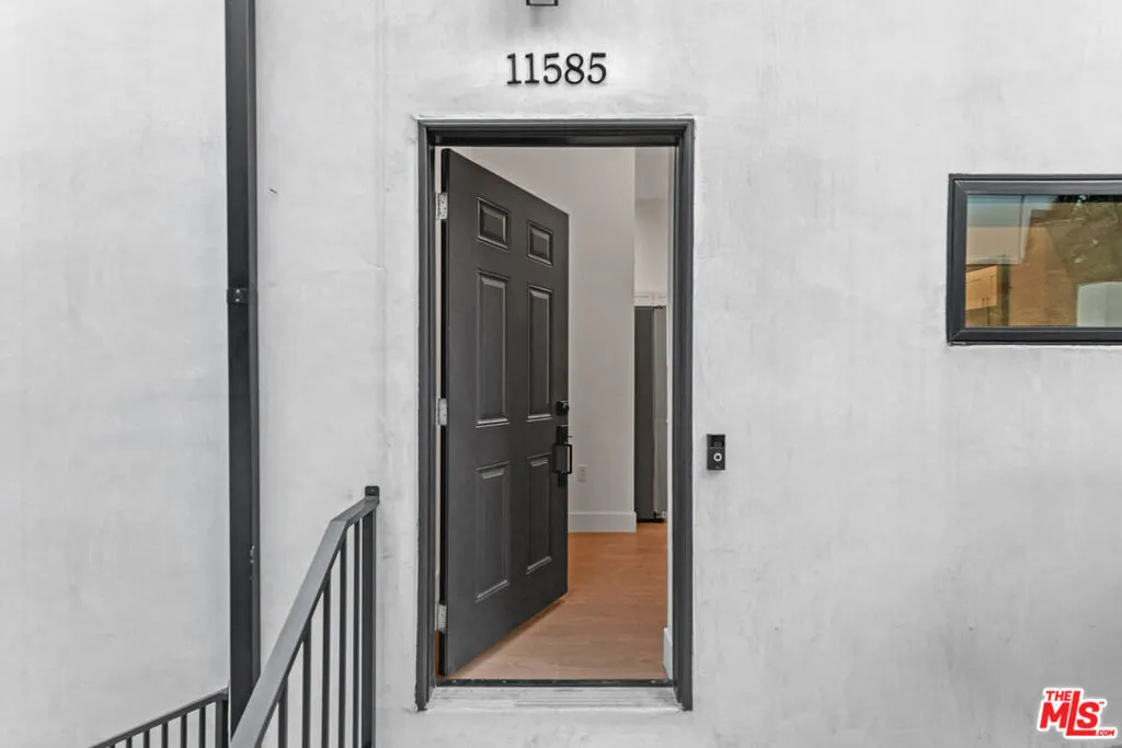11583 Sunshine Terrace, Studio City, California 91604 home-pic-37