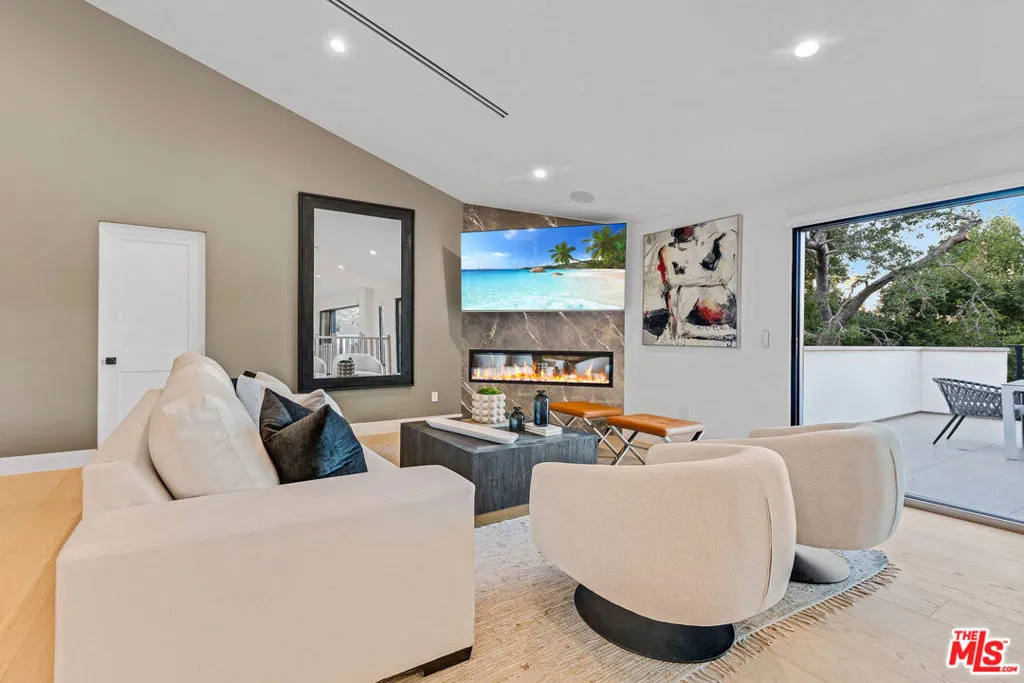 11583 Sunshine Terrace, Studio City, California 91604 home-pic-12