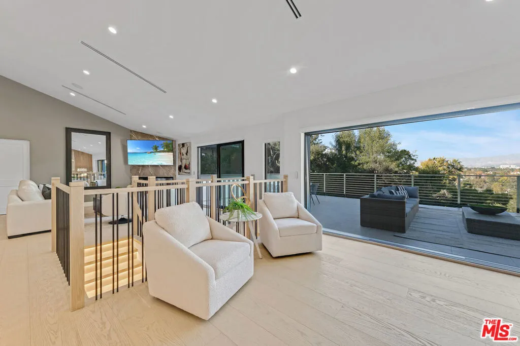 11583 Sunshine Terrace, Studio City, California 91604 home-pic-9