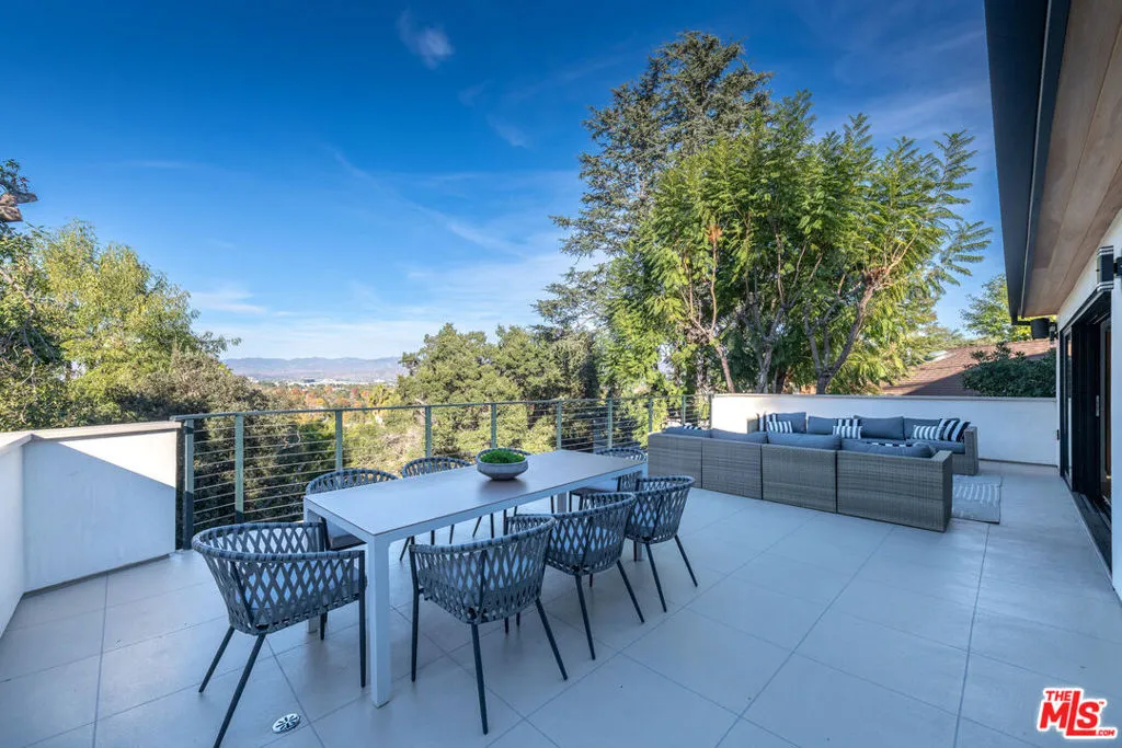11583 Sunshine Terrace, Studio City, California 91604 home-pic-3