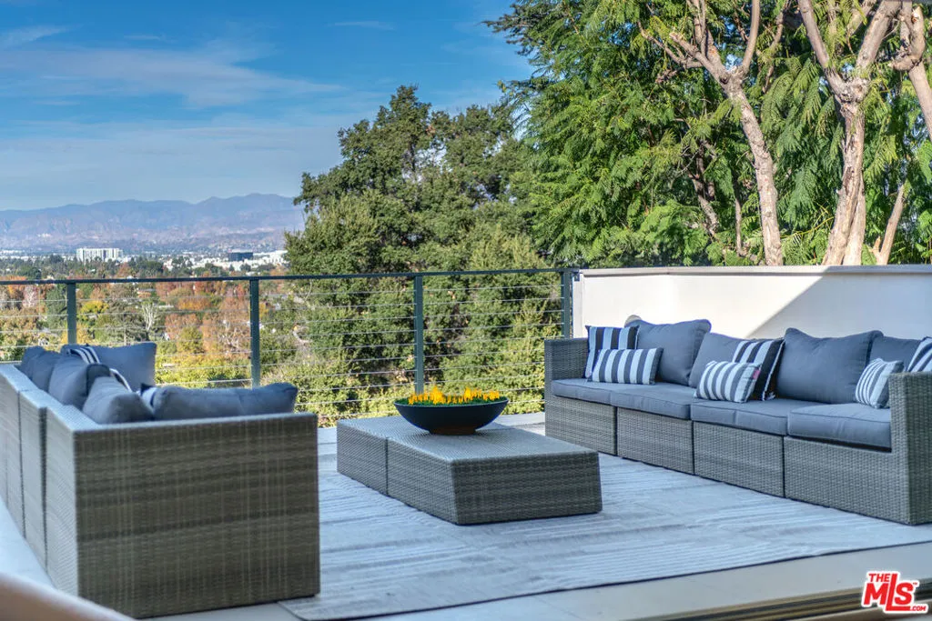 11583 Sunshine Terrace, Studio City, California 91604 home-pic-4