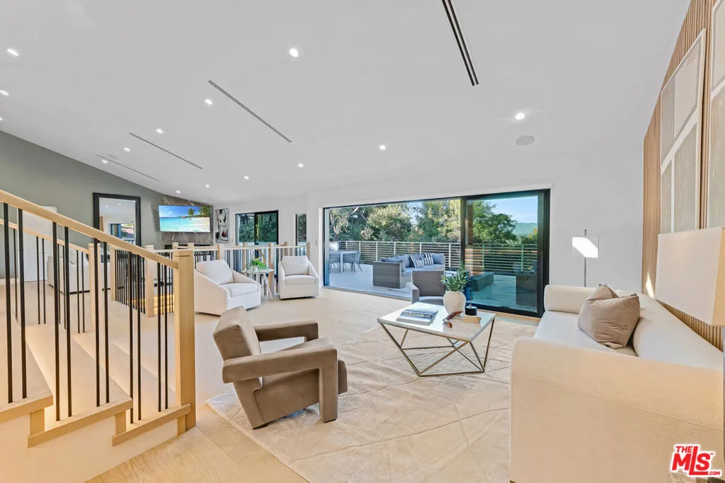 11583 Sunshine Terrace, Studio City, California 91604 home-pic-8