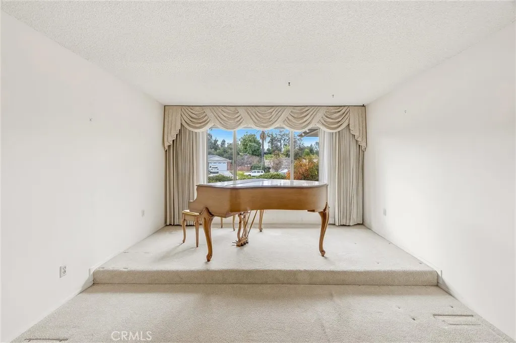 1631 Benita Marie Crest, Redlands, California 92373 home-pic-10