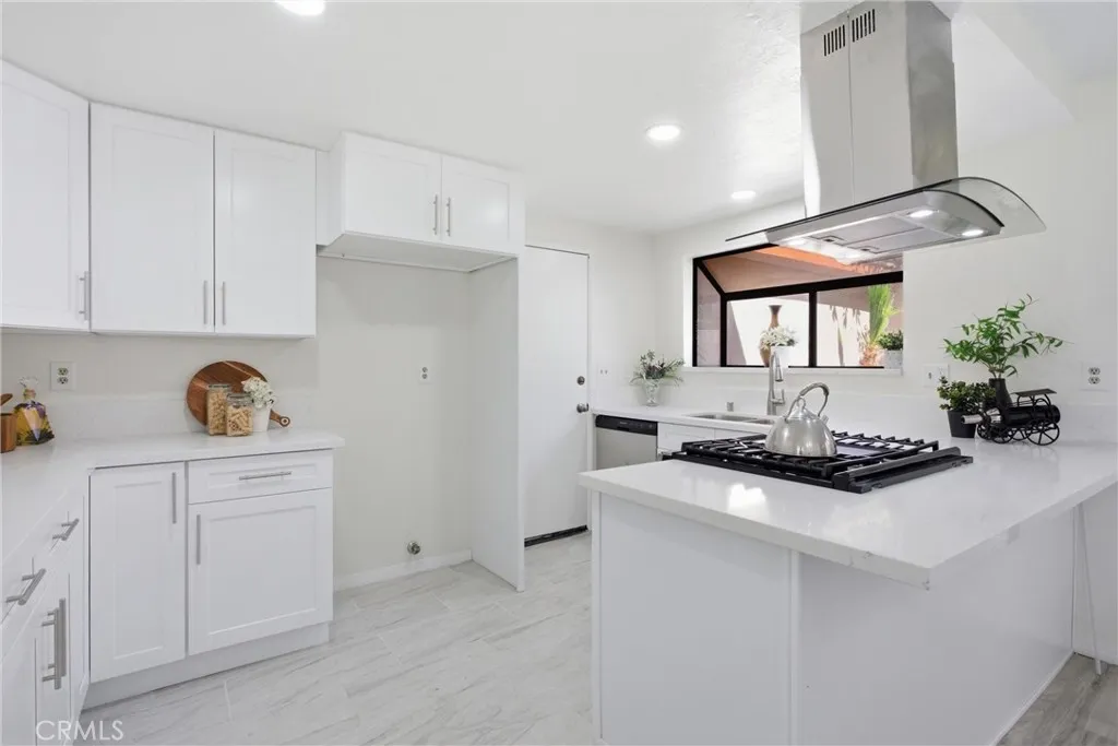 5219 Belvedere Way, Montclair, California 91763 home-pic-5